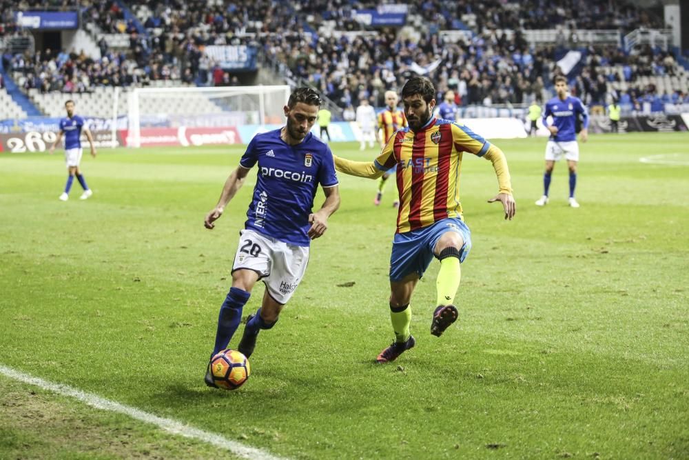 El partido entre el Real Oviedo y el Levante, en imágenes