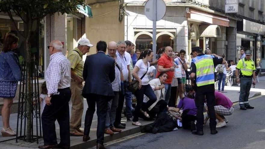 El herido fue trasladado en ambulancia al centro médico de A Estrada.