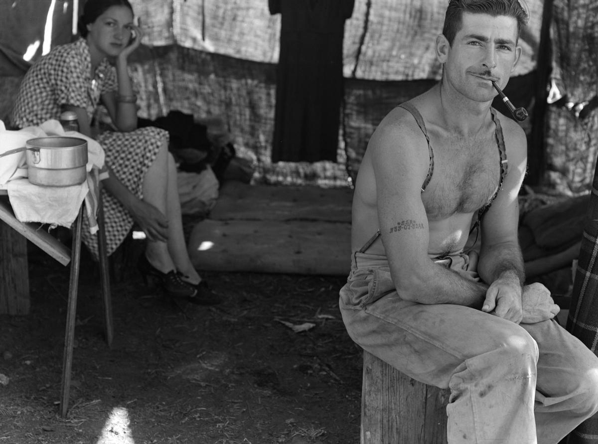 Trabajador desempleado y su mujer, en un campamento de Oregón