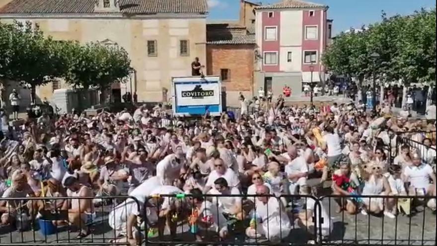 VÍDEO| Así ha comenzado la batalla "Toro en su tinta", al ritmo de la canción "Tío Babú"