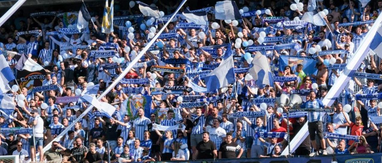 La afición del Málaga CF, en el partido contra el Oviedo.