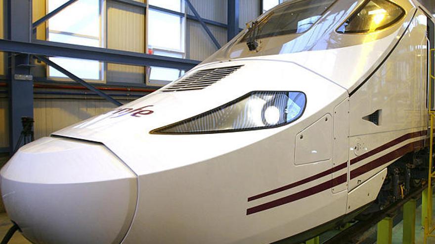 Los Prados. La fabricación de los trenes AVE absorbe la mayoría de sus recursos.