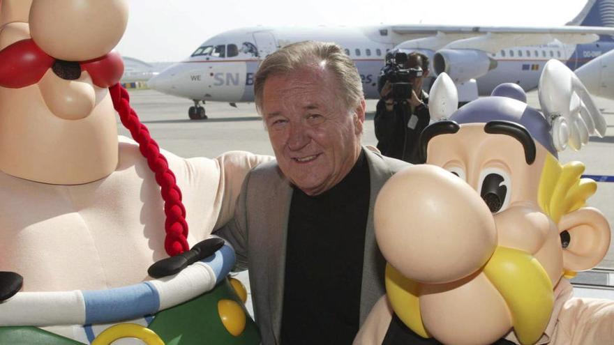 Albert Uderzo con AstÃ©rix y ObÃ©lix.