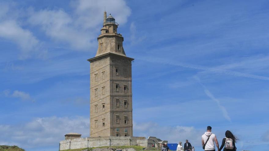 El Concello de A Coruña sigue adelante con el plan para rediseñar la zona de la Torre y reducir los pisos en su entorno sin esperar al informe de la Unesco