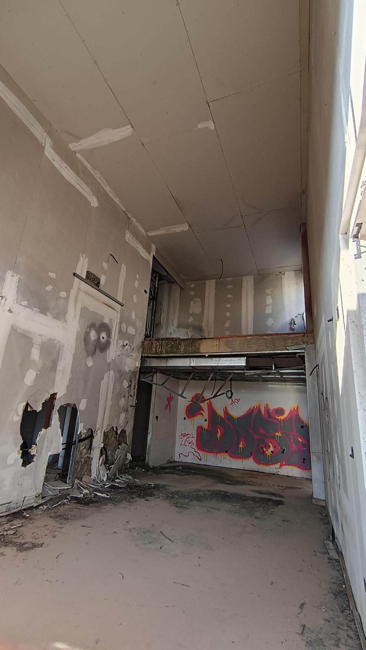 Estado de una de las viviendas inacabadas.