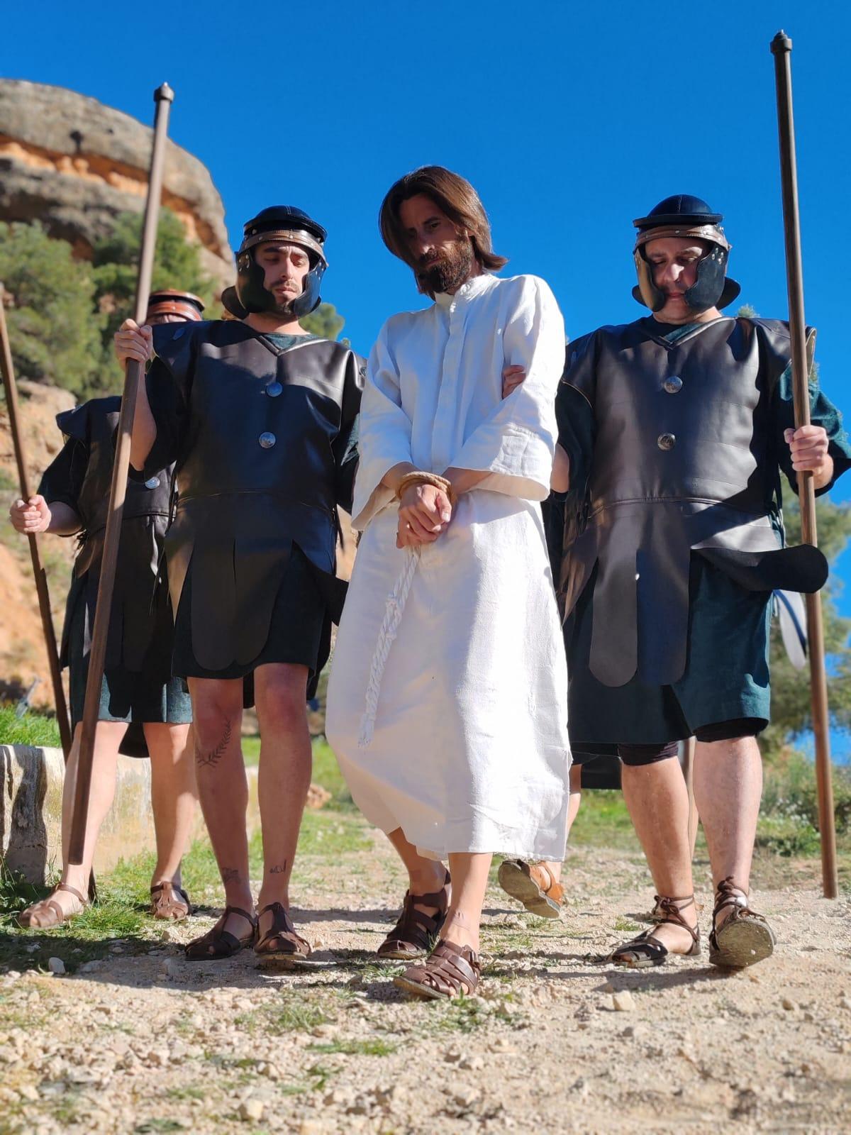 En imágenes | El Drama de la Cruz de Alcorisa conmueve con una puesta en escena más espectacular en el Monte Calvario