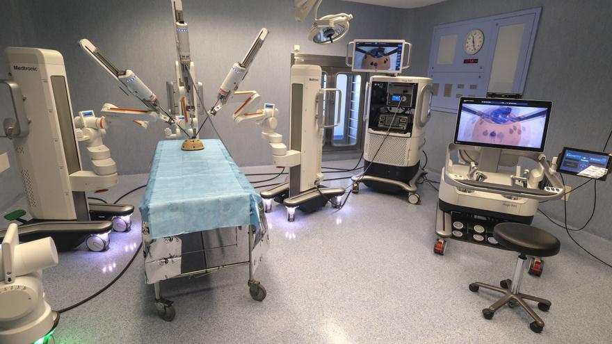 El Sistema de Cirugía Robótica Asistida Hugo aterriza por primera vez en Canarias