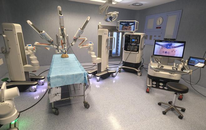 El Sistema de Cirugía Robótica Asistida Hugo aterriza por primera vez en Canarias