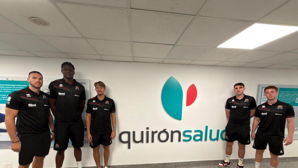 Los jugadores del Fibwi posan tras las pruebas médicas realizadas.