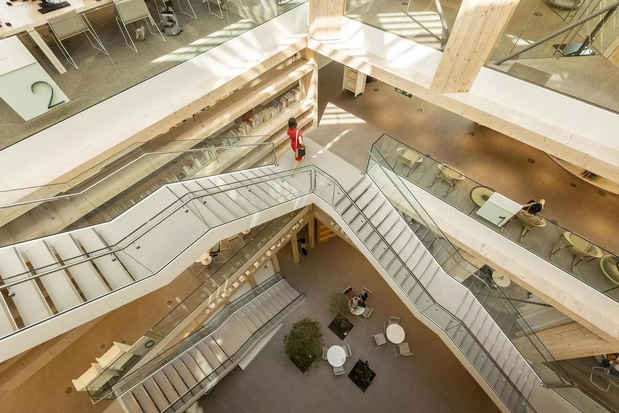 Primera biblioteca con estudio de radio