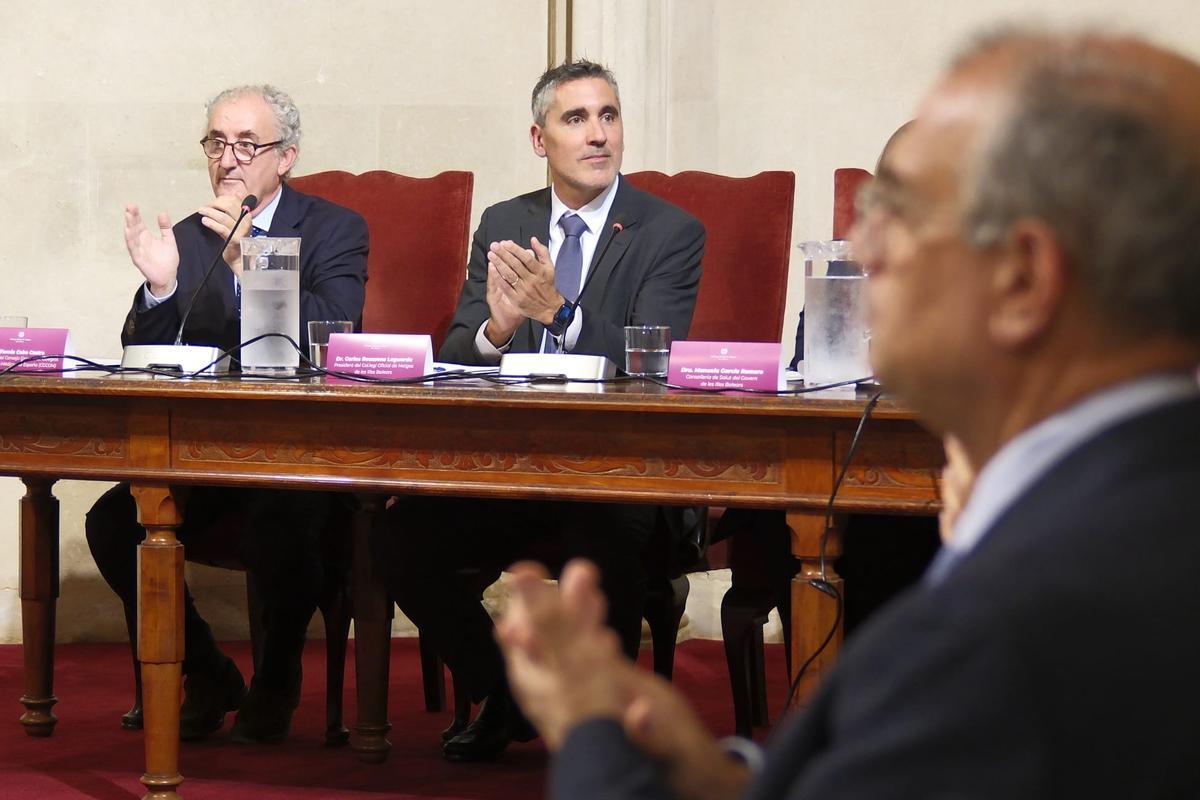 El doctor Carles Recasens toma posesión como presidente del Colegio de Médicos de Baleares en su segundo mandato.