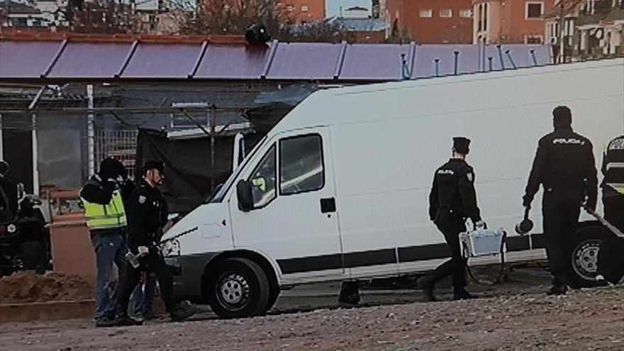 Agentes de la Policía Nacional durante los registros en el Cerro de Reyes en diciembre de 2018.