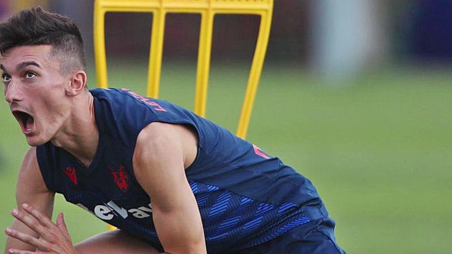 Pepelu, en un entrenamiento con el Levante UD.