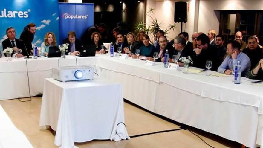 Un momento de la reunión del PP, ayer en Gijón.
