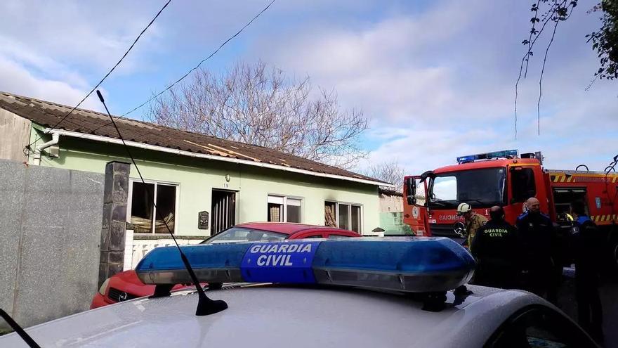 Hallan los cuerpos sin vida de un padre y su hijo en una casa de Mugardos