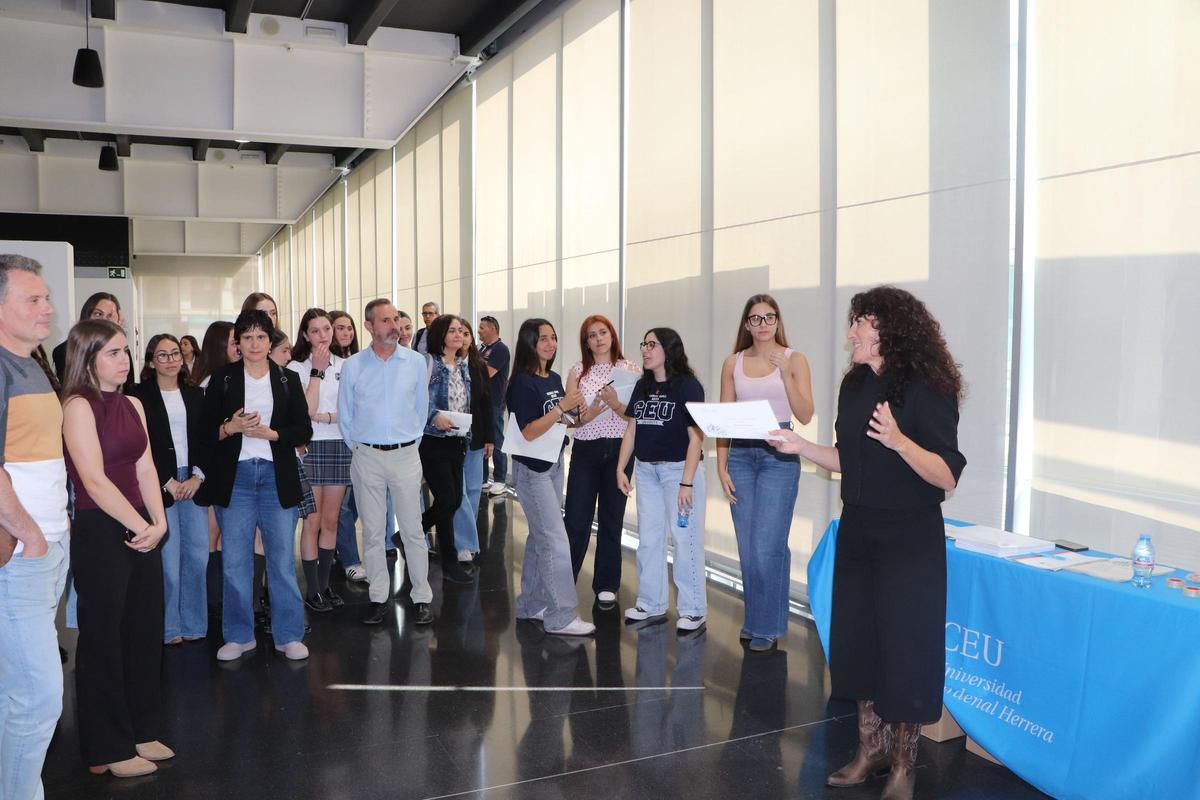 La Olimpiada de Biología CEU Elche acerca la investigación científica al alumnado preuniversitario.