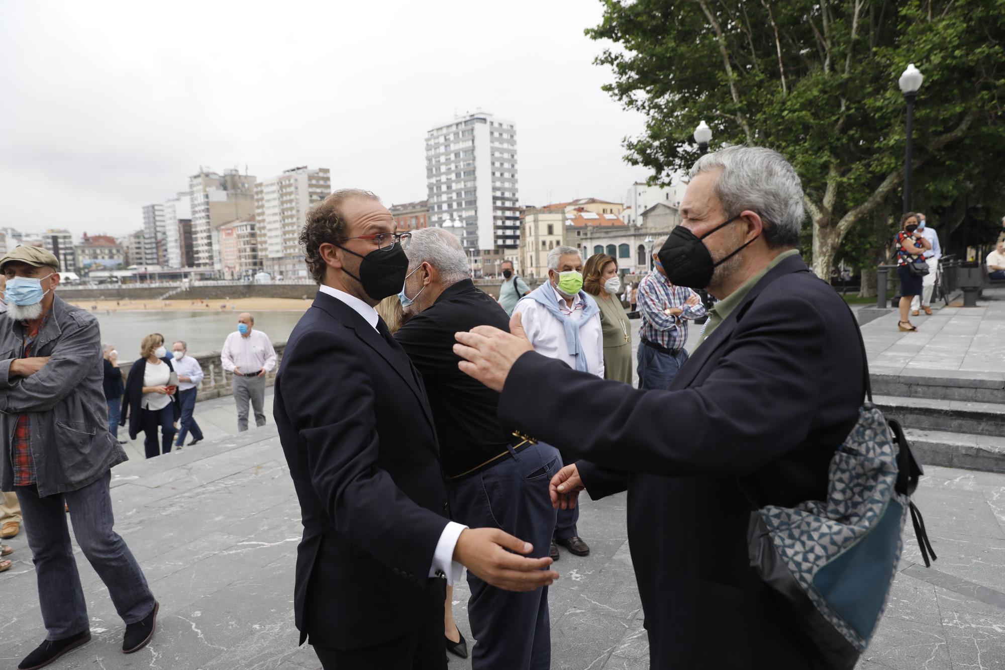 Emocionante despedida a Alfonso Peláez, gijonés “que vivió e hizo vivir la ciudad”