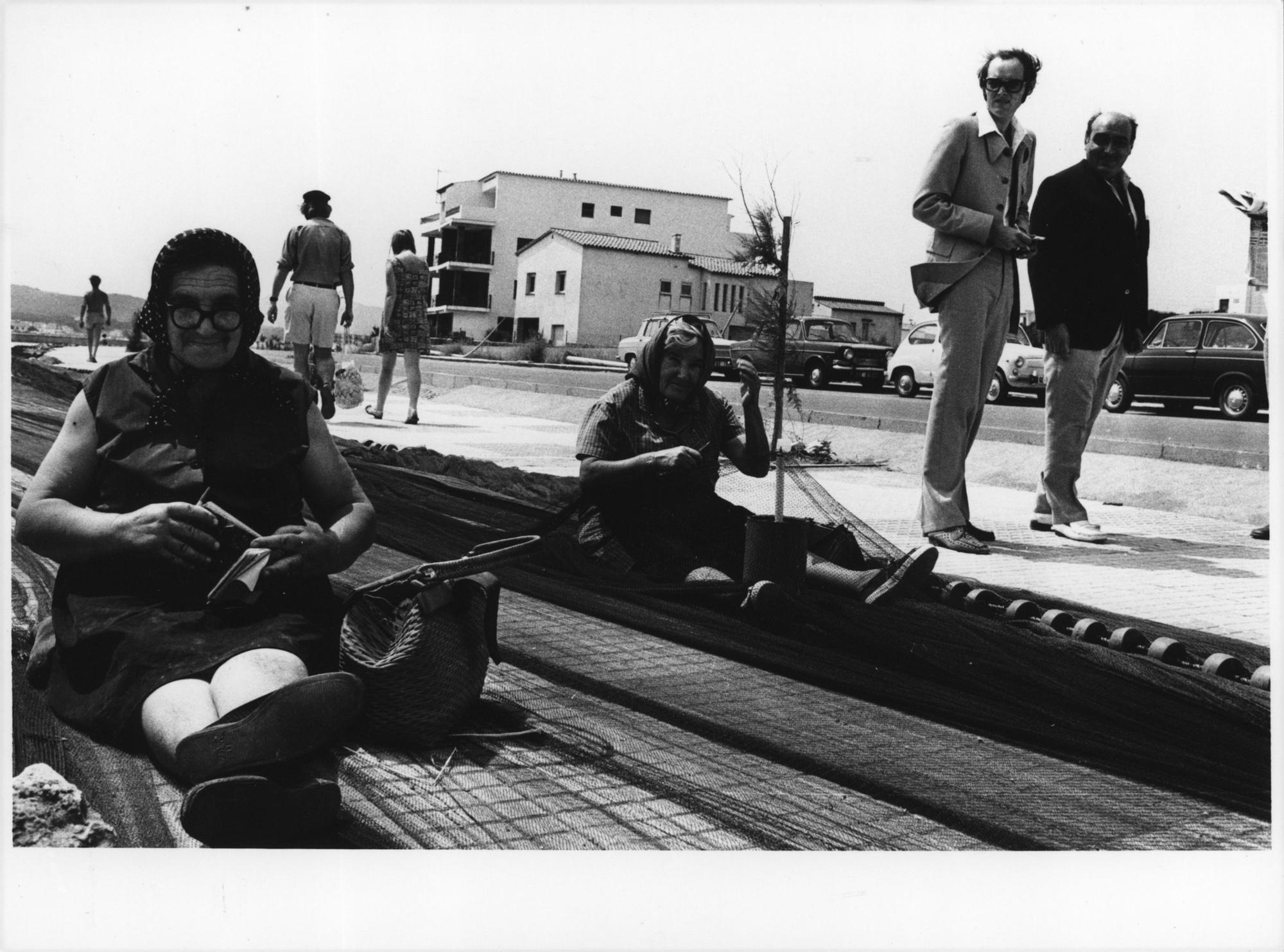 Dones sargint xarxes a l'Escala, 1977