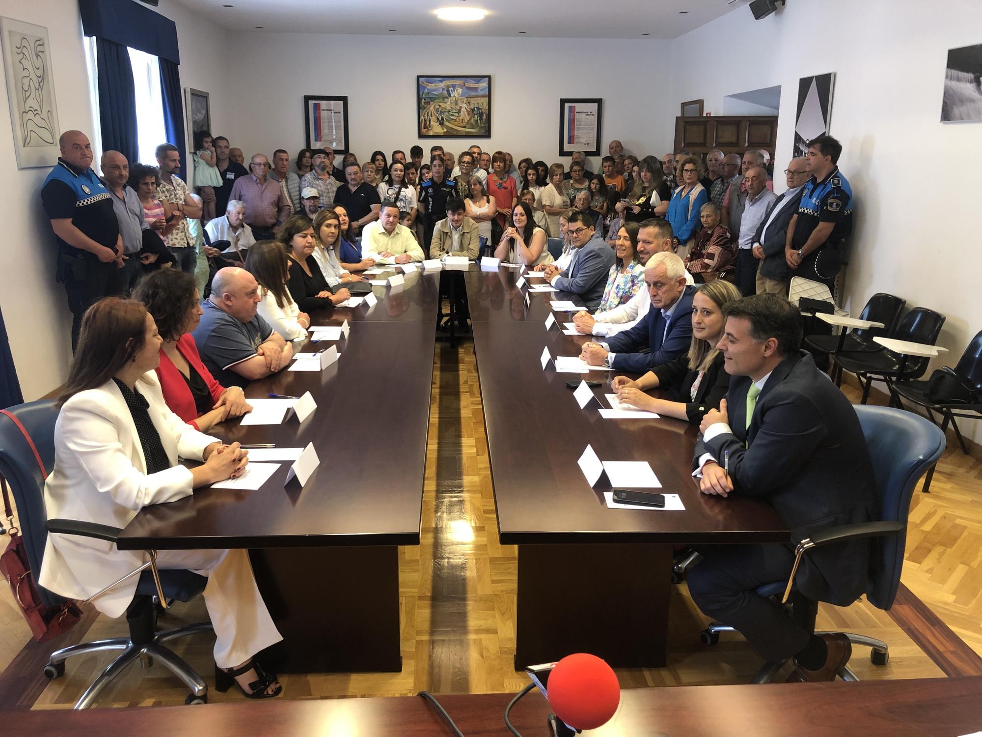 En imágenes: El popular José Luis Fontaniella vuelve a la alcadía de Cangas del Narcea con una holgada mayoría