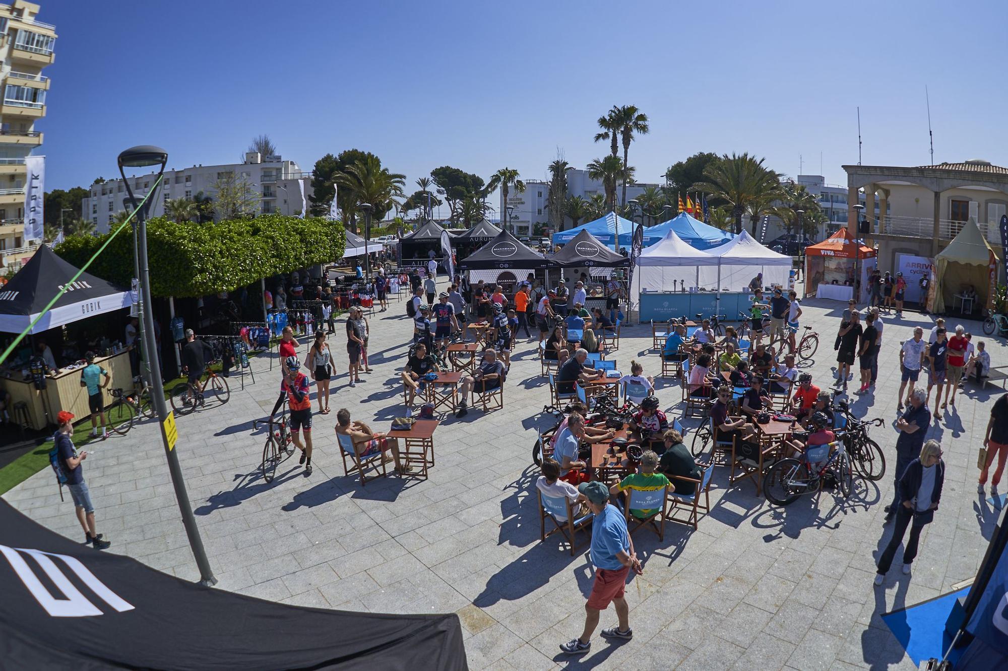 Presentación de la Mallorca 312 en la playa de Muro