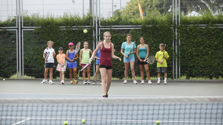 El Club Tenis Gijón, distinguido con el título de &quot;Real&quot; por Felipe VI