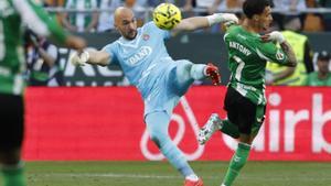 L’Espanyol resisteix a Sevilla i arrenca un meritori empat