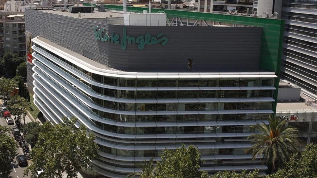 El edificio de El Corte Inglés cerca de la plaza de Francesc Macià