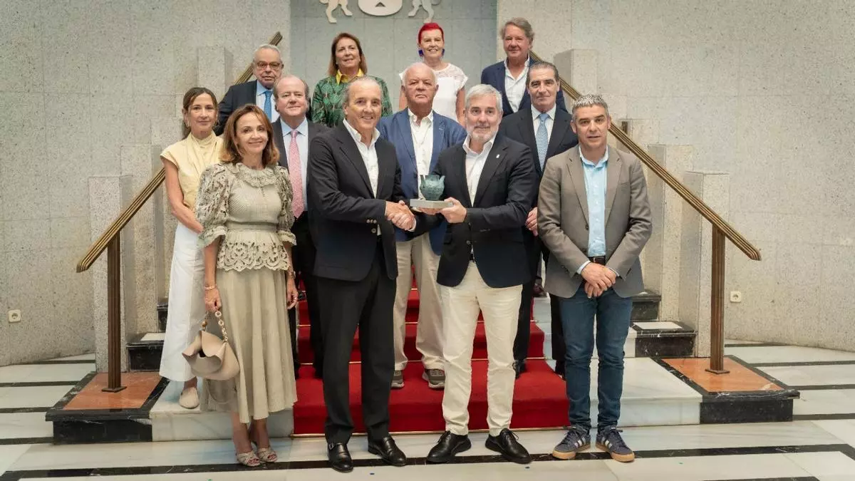Clavijo se reúne con la Academia Gastronómica de Las Palmas para abordar los retos del sector