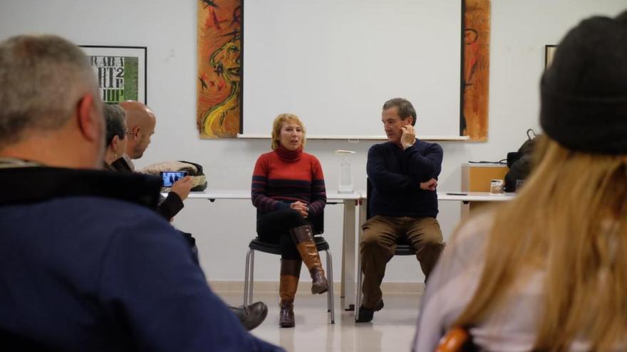 Cándido González Carnero, a la derecha, en un momento de la reunión.