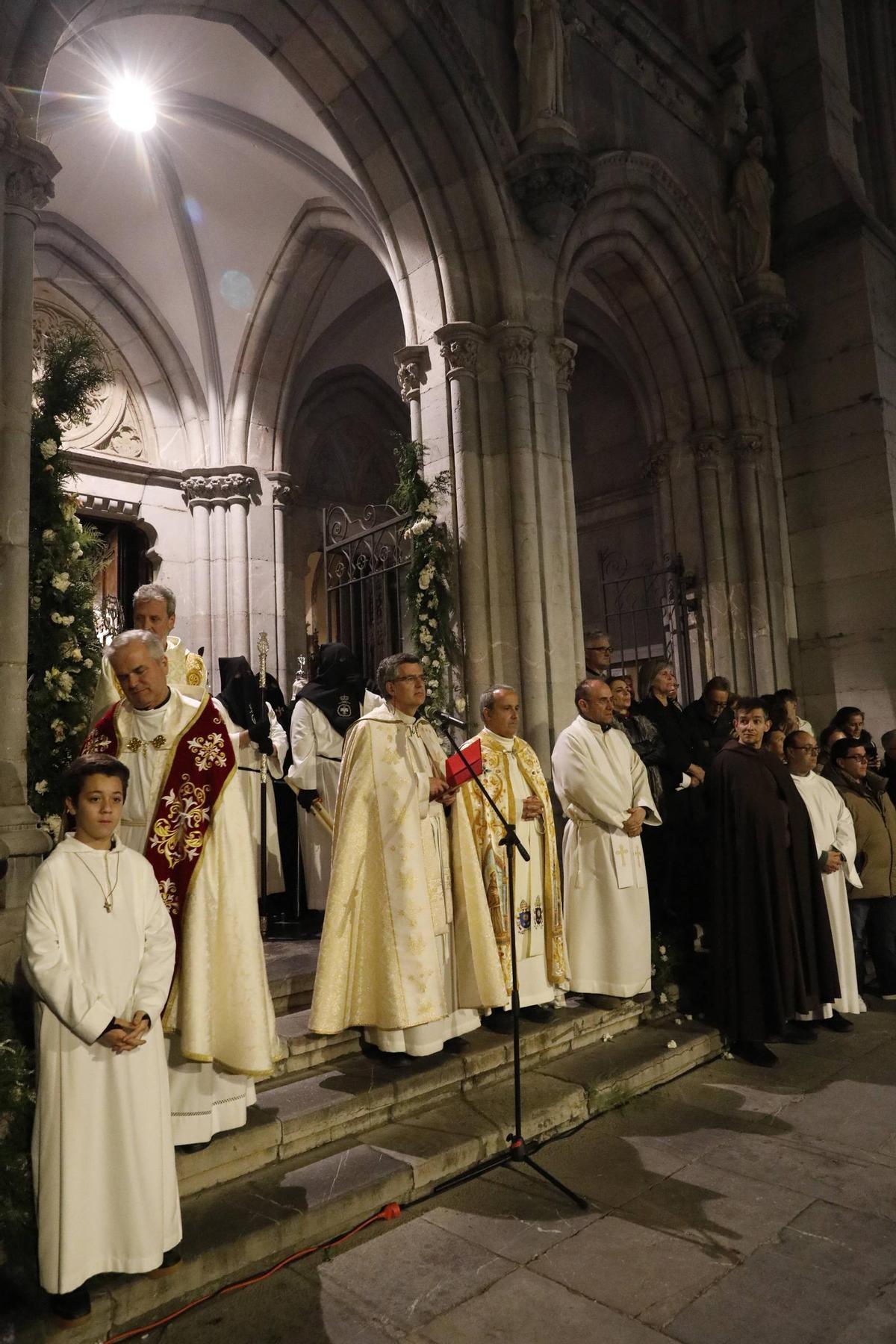 EN IMÁGENES: La procesión de la Resurrección en Avilés