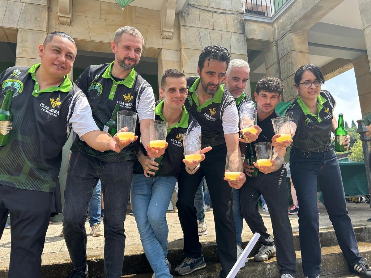 EN IMÁGENES: Concurso de escanciadores del Festival de la Sidra de Nava EN IMÁGENES: Concurso de escanciadores del Festival de la Sidra de Nava