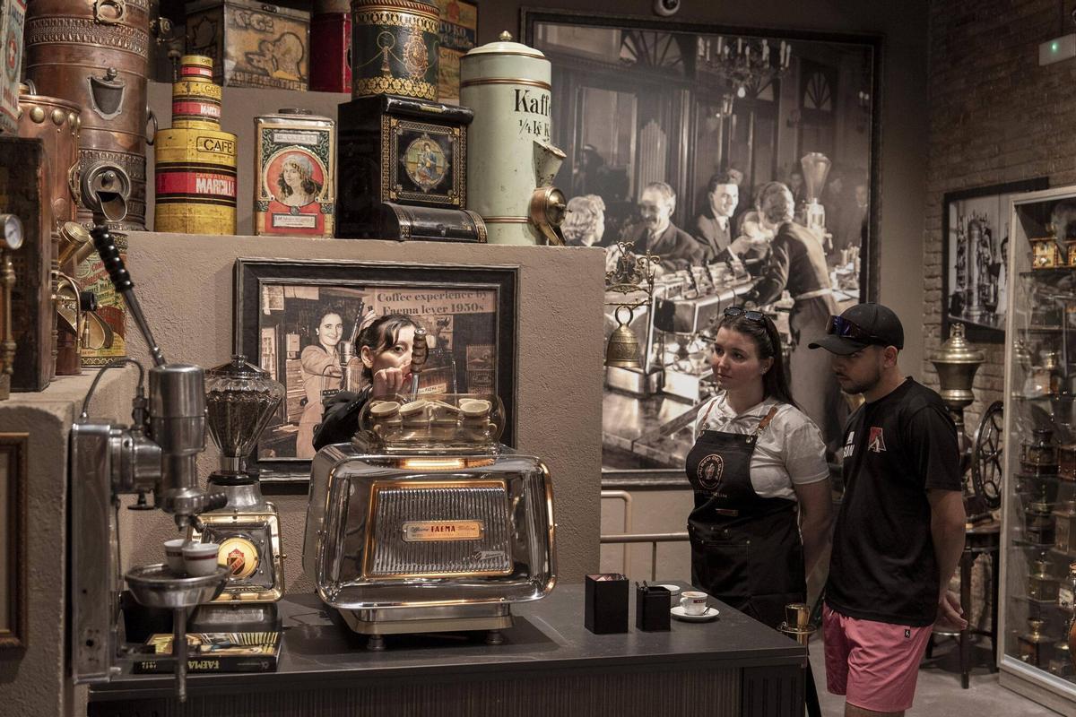 El Museo del café reúne más de 2.000 piezas, 1.200 libros de café y 100 máquinas históricas Barcelona, 31 de agosto de 2026. Fotografía de Ferran Nadeu