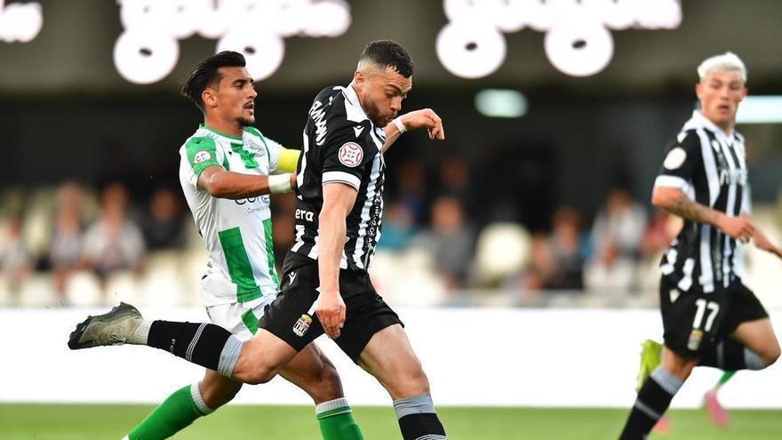 El FC Cartagena rompe el 'maleficio' y gana en el último suspiro