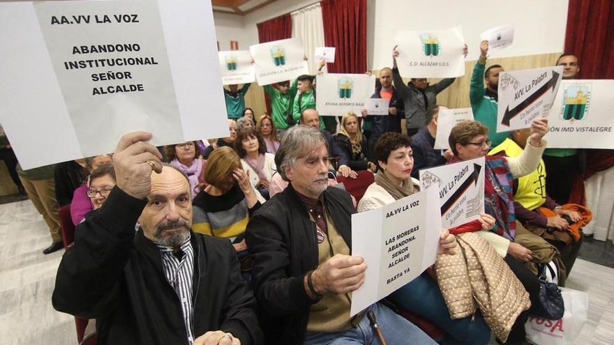 Vecinos de Moreras llevan sus protestas al Pleno