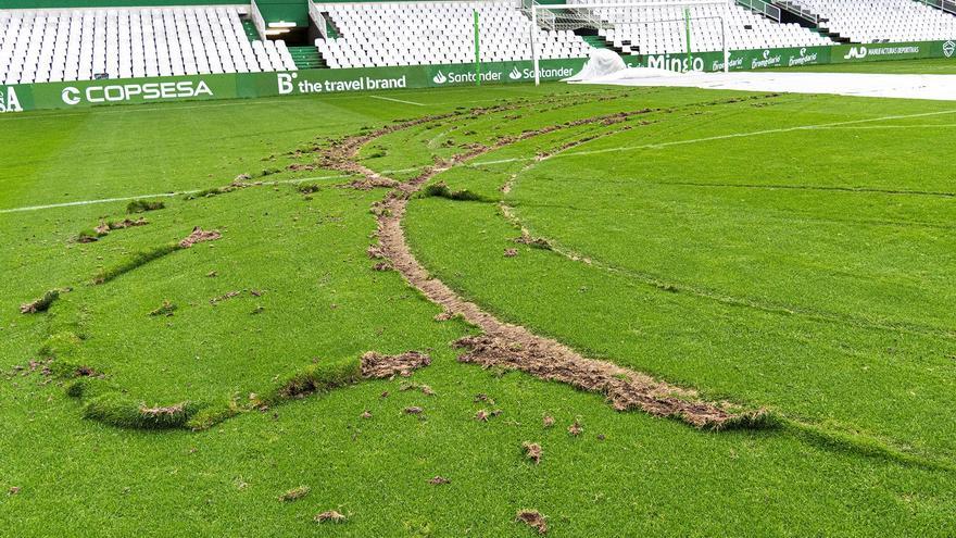 Destrozan el césped del Sardinero con un vehículo tras forzar los accesos