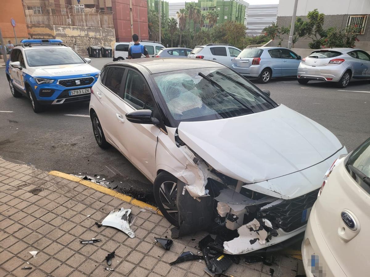 Roba un coche y lo estrella en Las Palmas de Gran Canaria