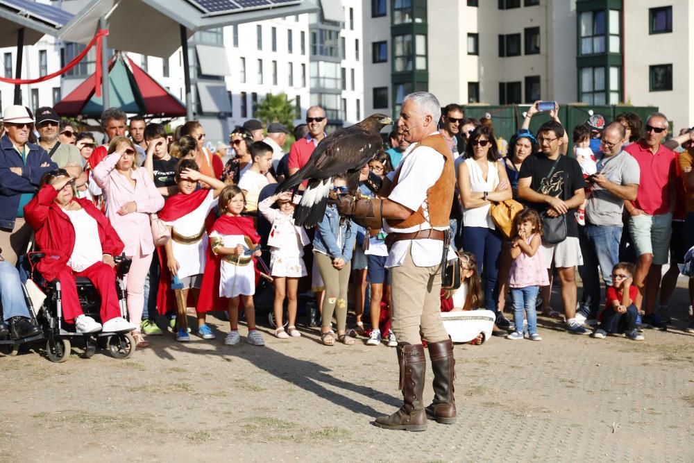 Centenares de familias acuden al Vicus Spacorum de Navia para disfrutar de talleres, atracciones y mercados basados en la época romana.
