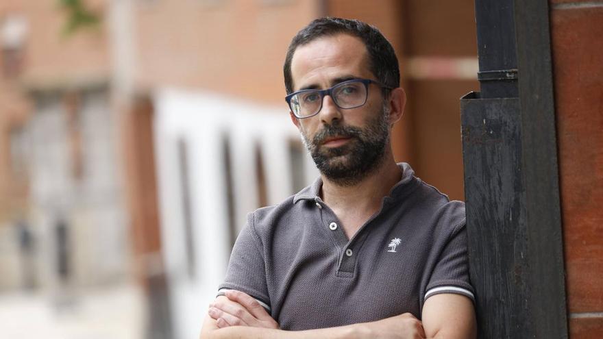 David García, portavoz de Podemos en Avilés: "El gobierno local era como estar en un concierto de Bad Bunny, unos estaban en la casita y nosotros entre el público"