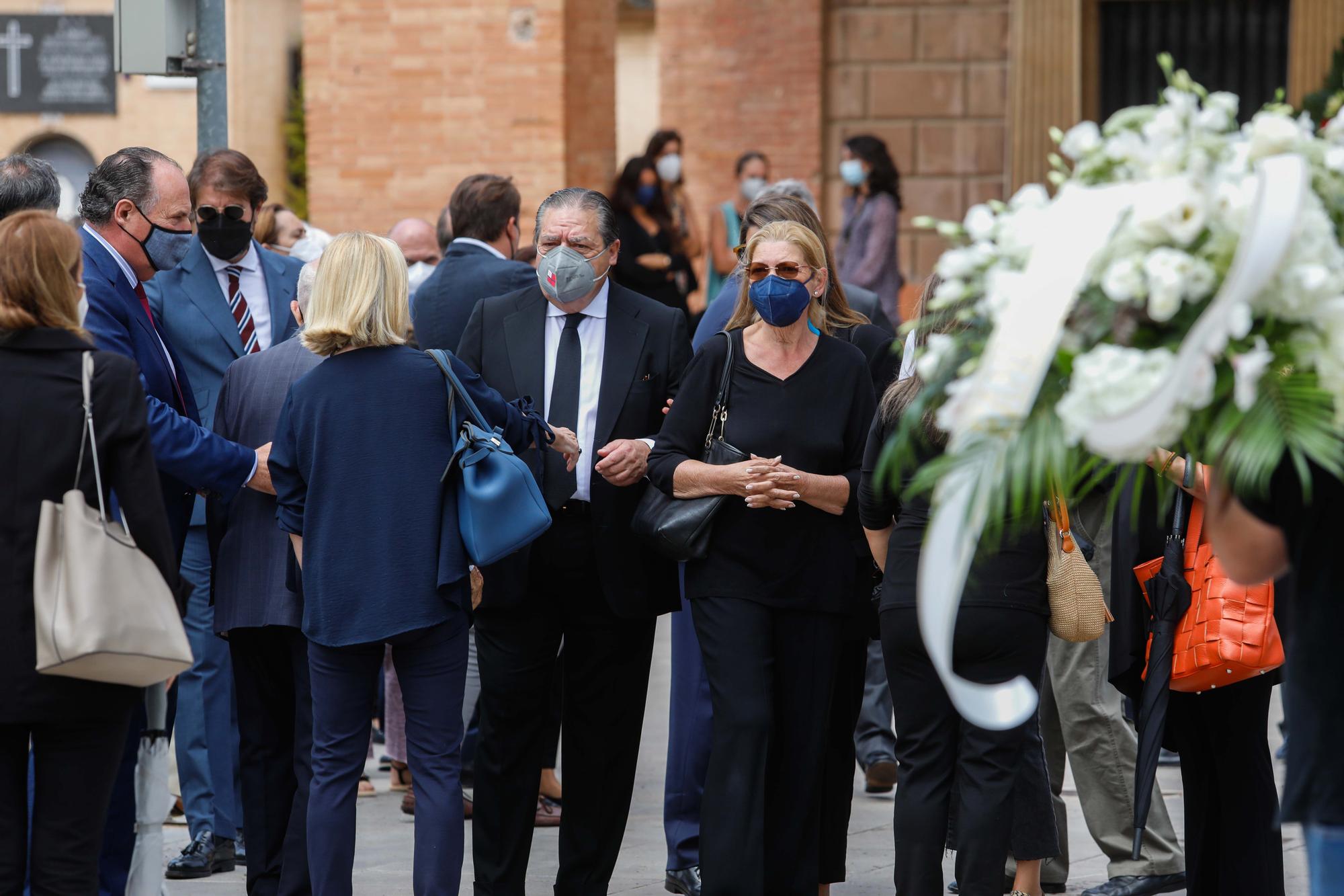 Las imágenes del entierro de Lola Fos de Boluda en el cementerio general de València