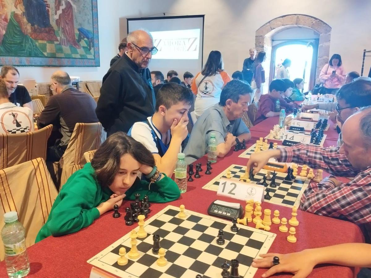 Más de 60 ajedrecistas en el I Torneo Virgen de la Vega celebrado en ...