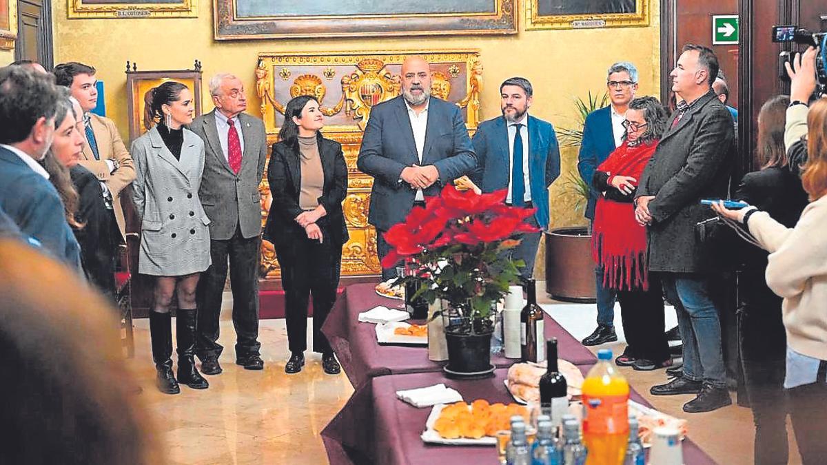 Brindis navideño en el Ayuntamiento de Pl¡alma con los medios, 2025
