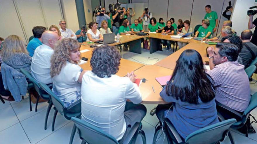 La reunión se cerró ayer sin avances respecto a la implantación del trilingüismo en los centros escolares.