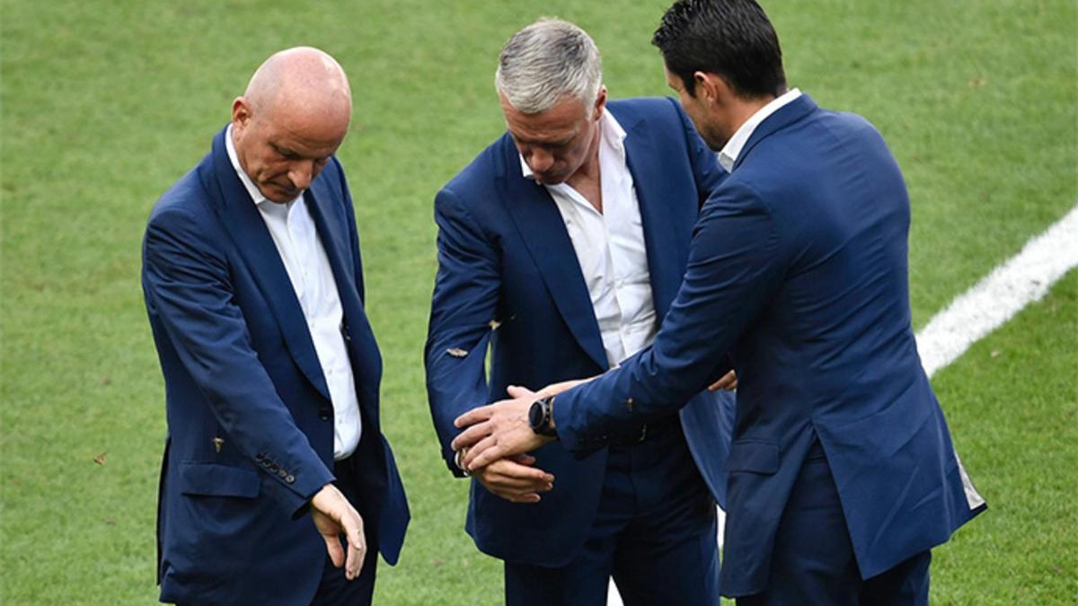 Deschamps y sus ayudantes sufrieron la plaga de polillas