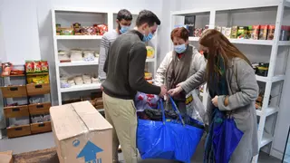 ¿Quieres ayudar a Ucrania? Estos son los puntos de recogida de alimentos y productos en A Coruña