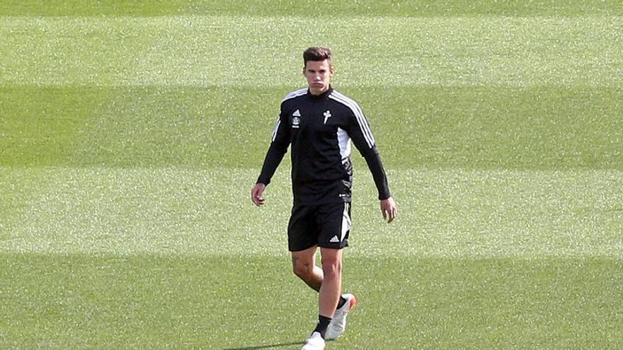 Santi Mina, durante un entrenamiento en la Cuidad Deportiva de Mos.