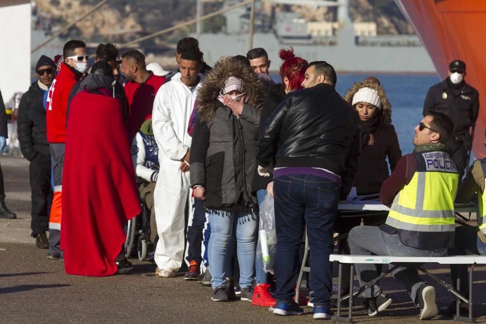 Desembarcan a más de 140 inmigrantes en Cartagena