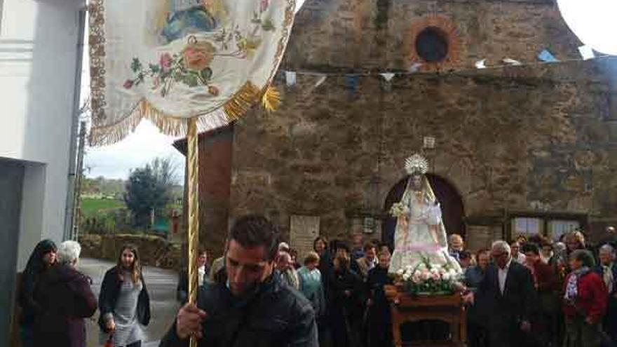 Novenas a la Virgen en Olleros y Pumarejo de Tera