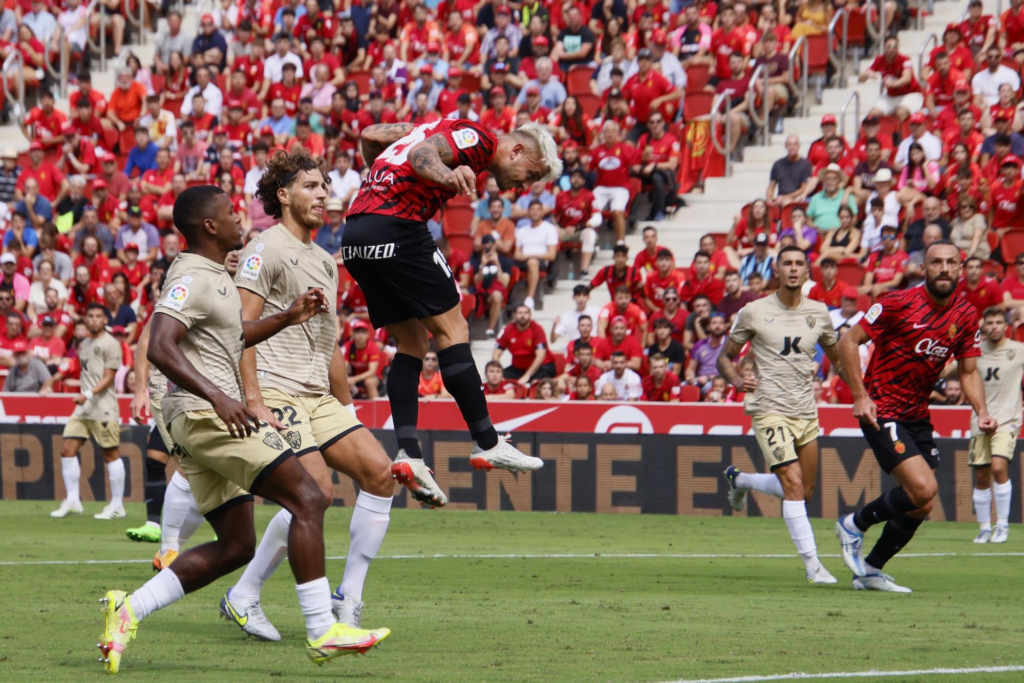 El Mallorca gana 1-0 al descanso con un gol de Maffeo