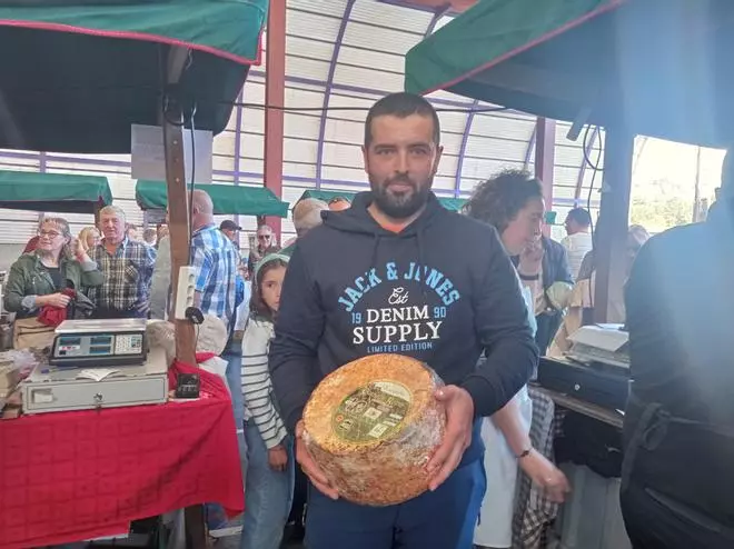 El gamonéu del puerto llega a los 50 euros el kilo en Onís por la subida del coste de producción