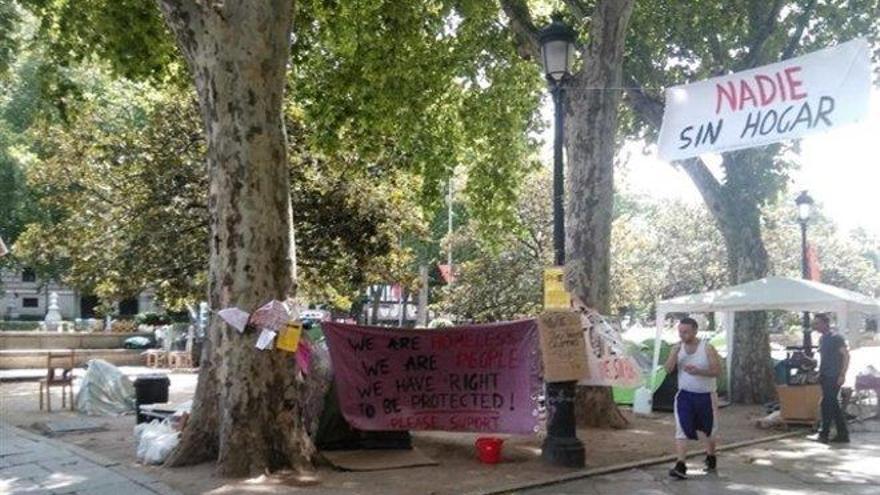 Los &#039;sin techo&#039; que acampaban frente a Cibeles estudian denunciar al Ayuntamiento por el desalojo